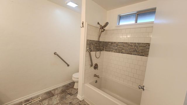 2381 Brentwood Street, Medford, OR 97504