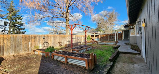 2381 Brentwood Street, Medford, OR 97504