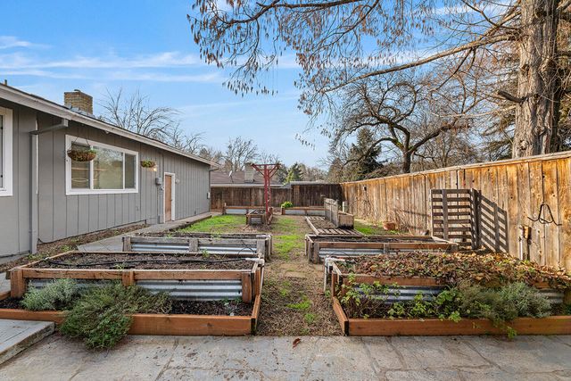 2381 Brentwood Street, Medford, OR 97504