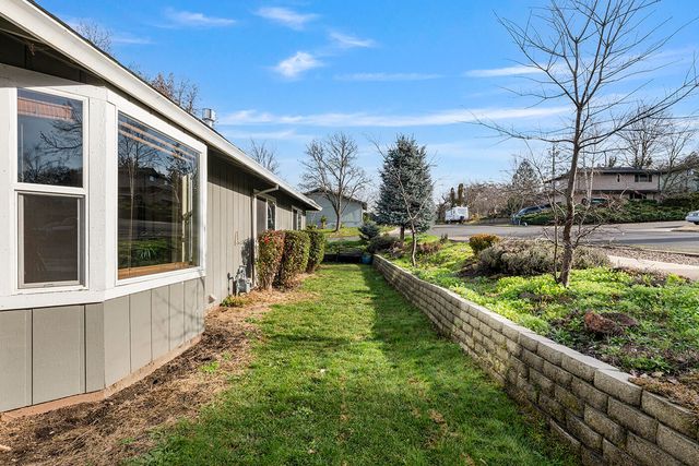 2381 Brentwood Street, Medford, OR 97504