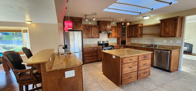 2381 Brentwood Street, Medford, OR 97504