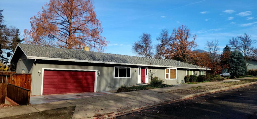 2381 Brentwood Street, Medford, OR 97504