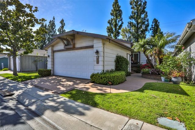 1529 Wood Lake 3, Santa Ana, CA 92705