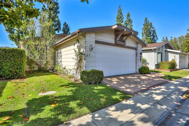 1529 Wood Lake 3, Santa Ana, CA 92705