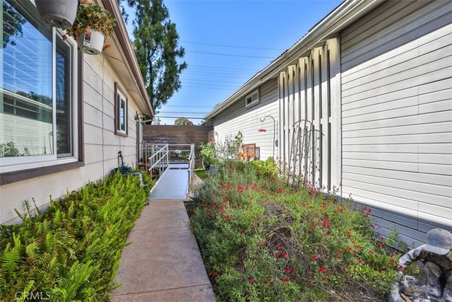 1529 Wood Lake 3, Santa Ana, CA 92705