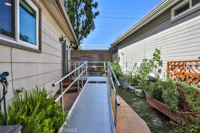 1529 Wood Lake 3, Santa Ana, CA 92705
