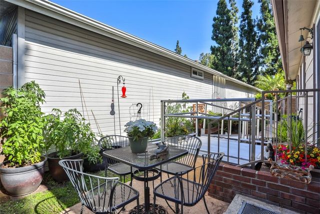 1529 Wood Lake 3, Santa Ana, CA 92705