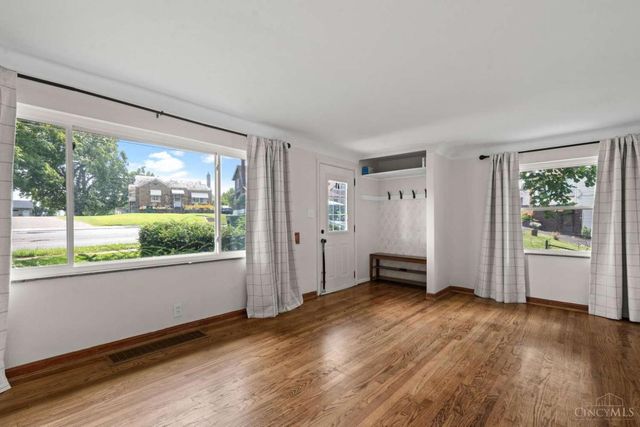 2562 Montana Avenue, Cincinnati, OH 45211