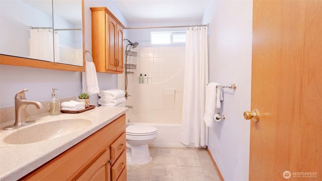 3319 S 249th Place, Kent, WA 98032