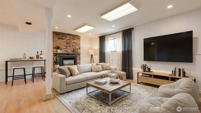 3319 S 249th Place, Kent, WA 98032