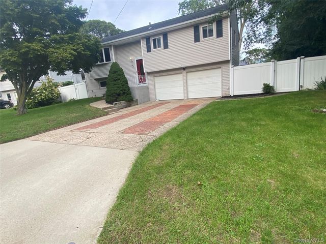 43 Newtown Avenue, Selden, NY 11784