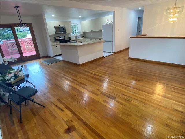 43 Newtown Avenue, Selden, NY 11784