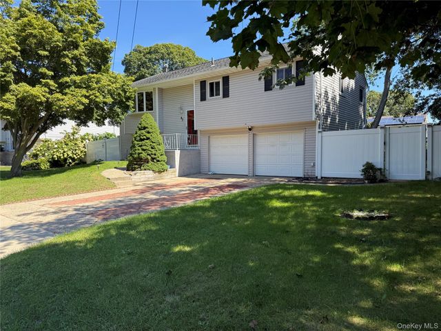 43 Newtown Avenue, Selden, NY 11784