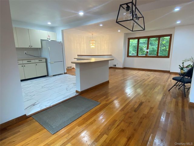 43 Newtown Avenue, Selden, NY 11784