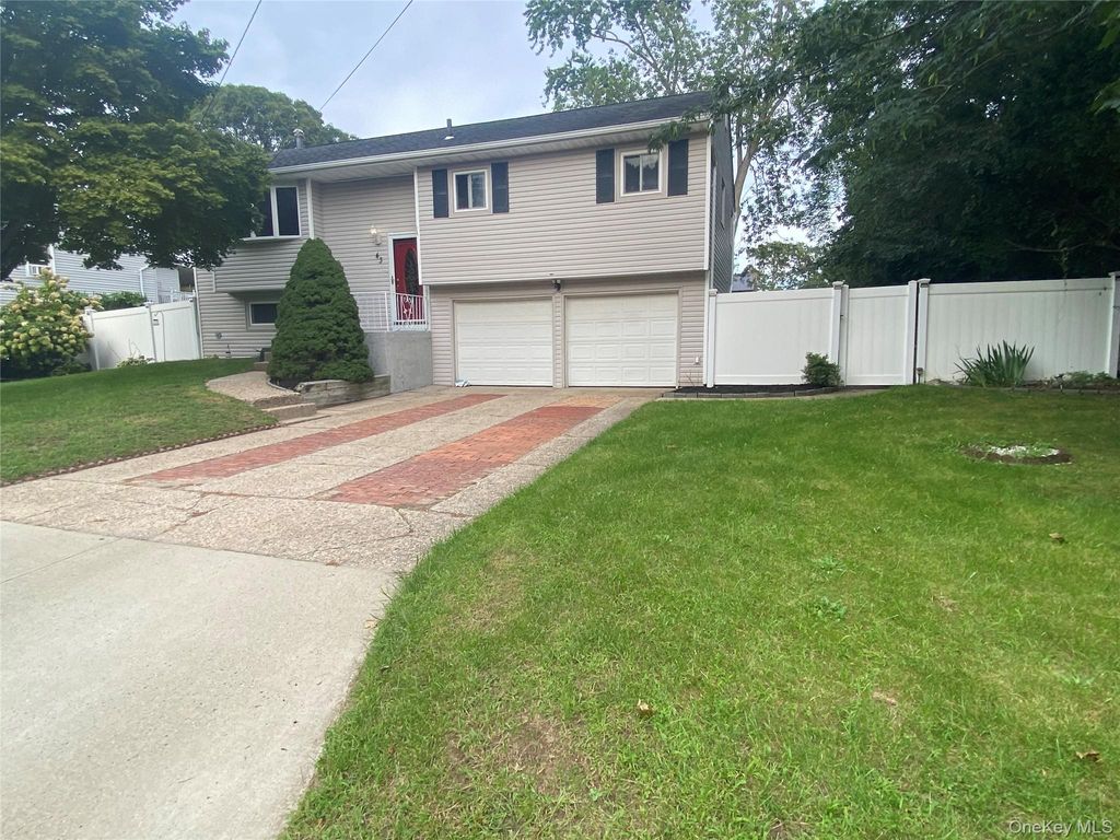 43 Newtown Avenue, Selden, NY 11784