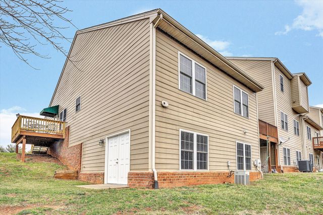 3827 Alexandra CT, Roanoke, VA 24012