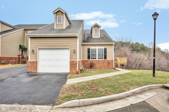 3827 Alexandra CT, Roanoke, VA 24012
