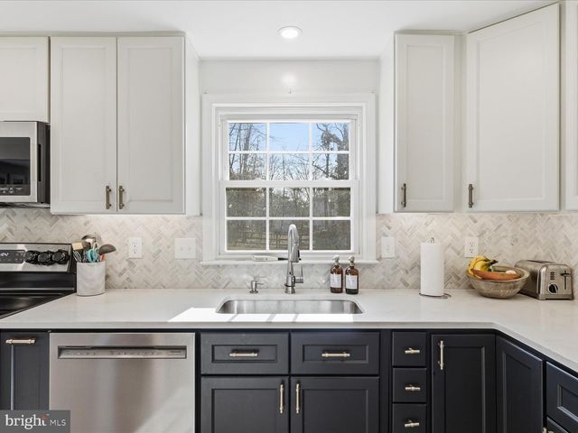 1537 SADLERS WELLS DR, Herndon, VA 20170