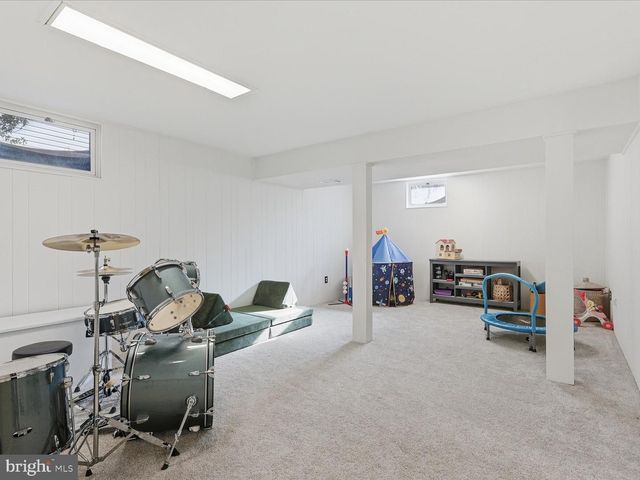 1537 SADLERS WELLS DR, Herndon, VA 20170