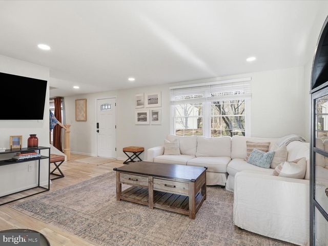 1537 SADLERS WELLS DR, Herndon, VA 20170