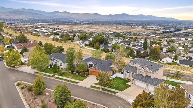 533 E JADE PARK LN, Draper, UT 84020