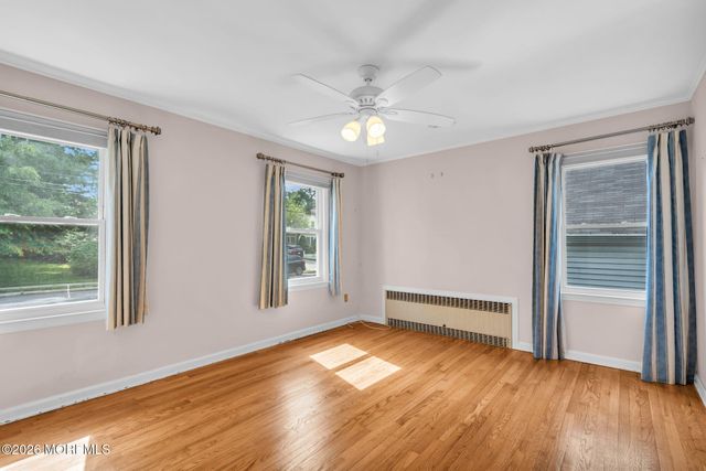 10 Lakeside Avenue, Rumson, NJ 07760