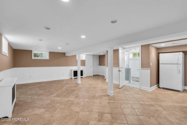 10 Lakeside Avenue, Rumson, NJ 07760