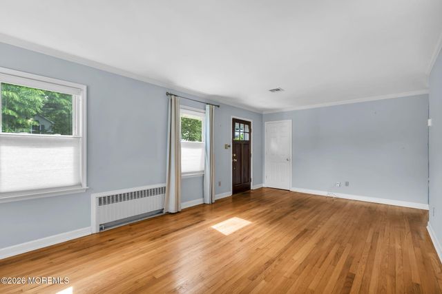 10 Lakeside Avenue, Rumson, NJ 07760