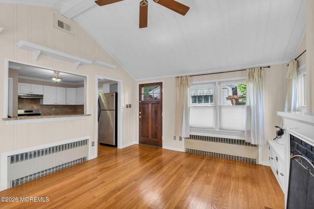 10 Lakeside Avenue, Rumson, NJ 07760