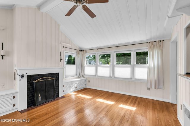10 Lakeside Avenue, Rumson, NJ 07760