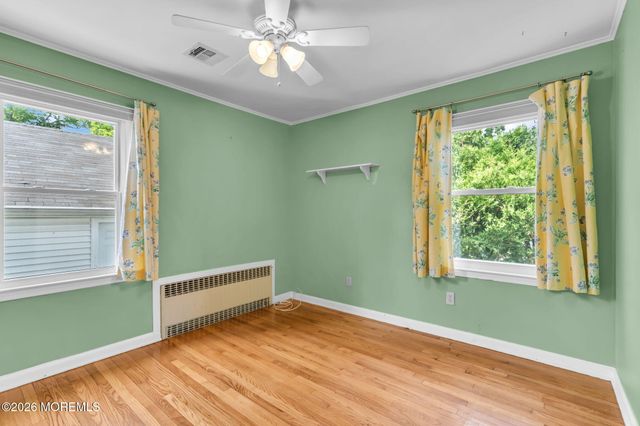 10 Lakeside Avenue, Rumson, NJ 07760
