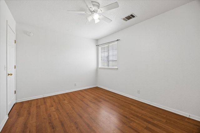 124 Lago Grande DR, Kyle, TX 78640