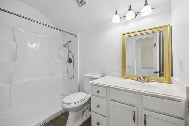 124 Lago Grande DR, Kyle, TX 78640