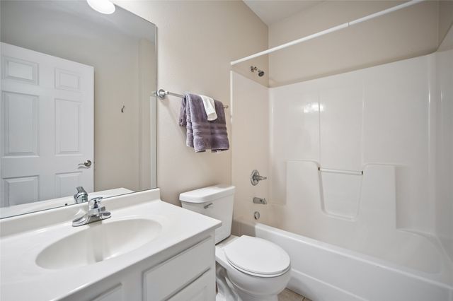 2901 Grand Avenue 101, Des Moines, IA 50312