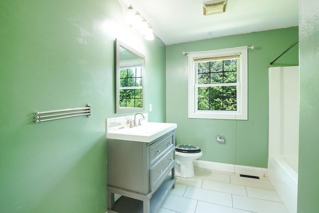 30 Royal Lane, Agawam, MA 01001