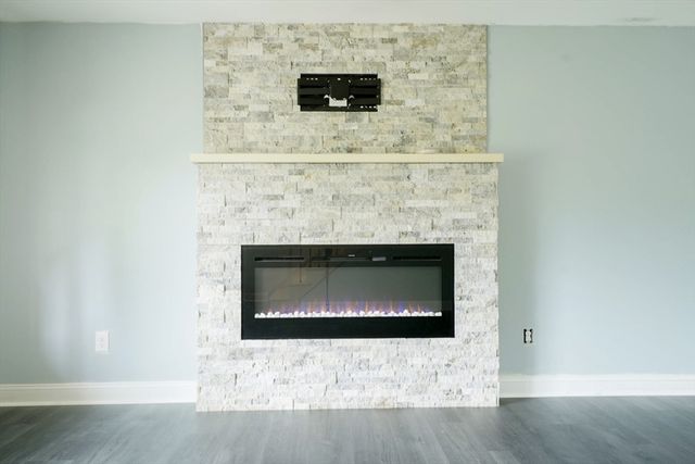 30 Royal Lane, Agawam, MA 01001