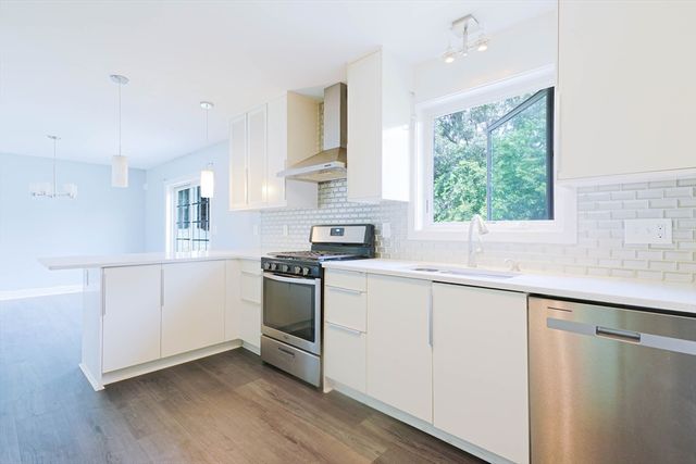 30 Royal Lane, Agawam, MA 01001
