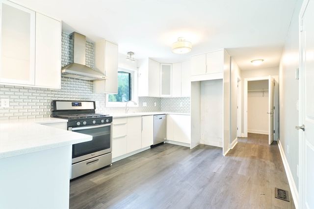 30 Royal Lane, Agawam, MA 01001