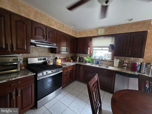 65 ARBOR AVE, Hamilton, NJ 08619