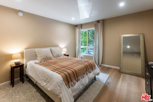 1262 S Barrington Avenue 102, Los Angeles, CA 90025