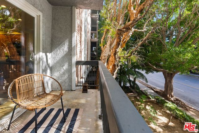 1262 S Barrington Avenue 102, Los Angeles, CA 90025