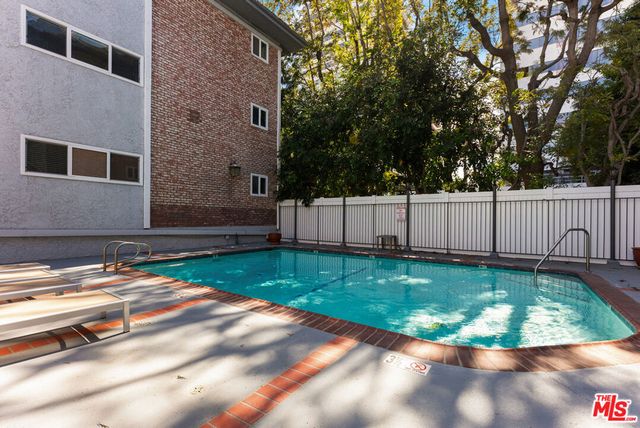 1262 S Barrington Avenue 102, Los Angeles, CA 90025