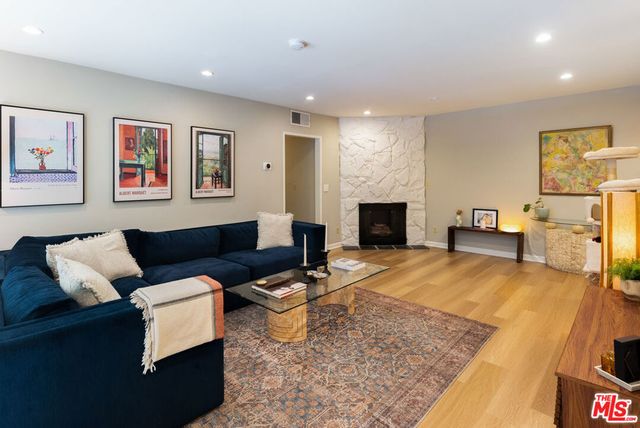 1262 S Barrington Avenue 102, Los Angeles, CA 90025