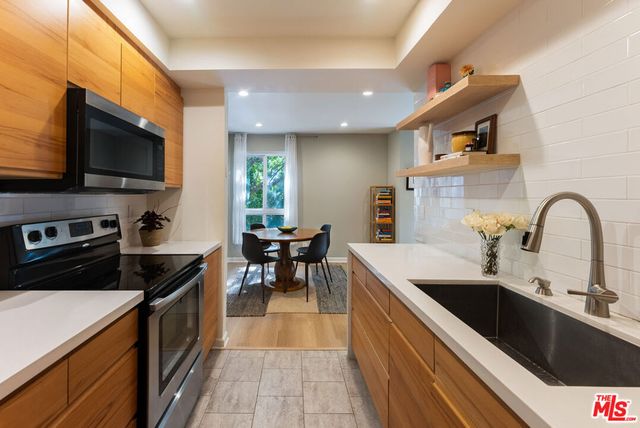 1262 S Barrington Avenue 102, Los Angeles, CA 90025