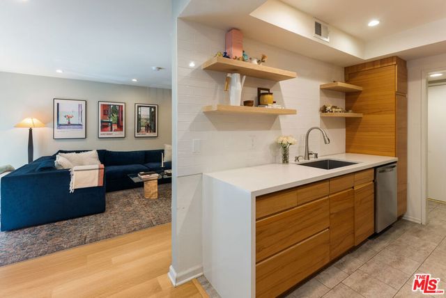 1262 S Barrington Avenue 102, Los Angeles, CA 90025