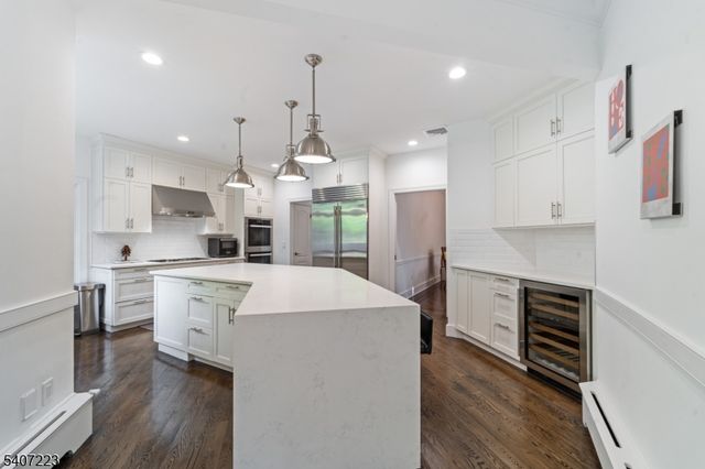 54 Mohawk Ave, Norwood Boro, NJ 07648