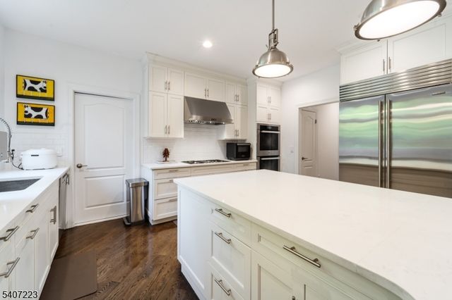 54 Mohawk Ave, Norwood Boro, NJ 07648