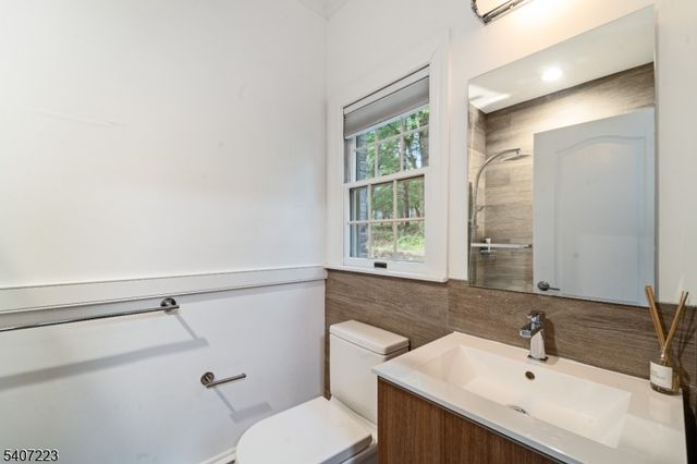 54 Mohawk Ave, Norwood Boro, NJ 07648