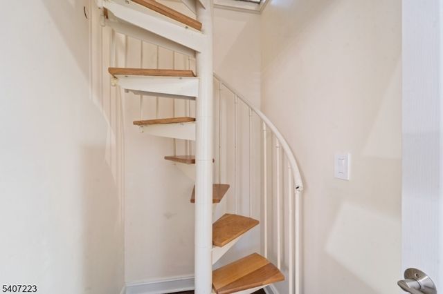 54 Mohawk Ave, Norwood Boro, NJ 07648