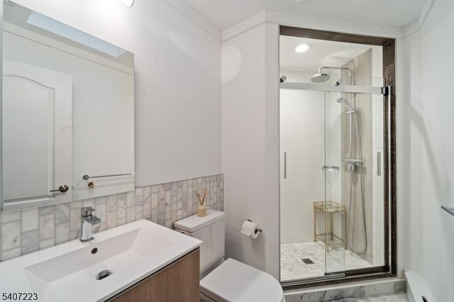 54 Mohawk Ave, Norwood Boro, NJ 07648